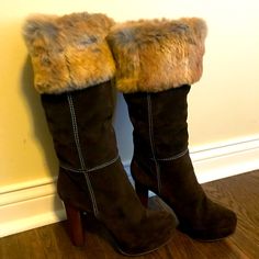 Gucci Vero Knee High Boots In The Color Brown. The Boots Have A Shearling Fur In The Upper Part Of The Boot And A Fur Trim. They Have An 11 Cm Heel And A Plateau. Boot Heels, Thrift Inspo, People Clothes, 2000s Fashion Outfits, Fashionista Clothes, Stuff I Need, Fur Boots, Dream Shoes, Pretty Shoes