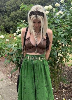 Summer Outfits Hippie, Hippie Outfits Aesthetic, Goth Summer Outfits, Hippie Outfit Inspo, Boho Inspo, Art Outfits, Hippie Girl, Witch Outfit