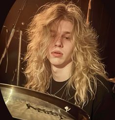 Mullet Guys Aesthetic, Blond Guys Aesthetic, Mens Curly Shag Haircut, Shaggy Ginger Hair, 70s Rock Star Hair, Punk Hair Male, Shaggy Long Hair Men, 90s Hairstyles Men Long, Men Long Blonde Hair