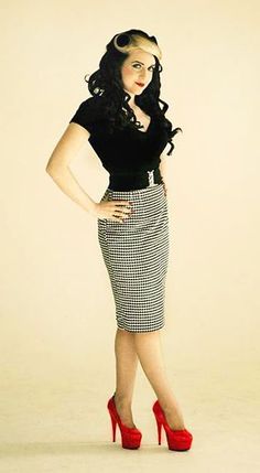 Rockabilly Office Wear, Rockabilly Work Outfit, Blonde Streak, Stile Pin Up, Rockabilly Girls, Black Blouses, Tall Heels, Pinup Fashion