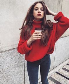 Oversized Red Sweater, Look Adidas, Cooler Style, Estilo Indie, Casual Outfit Inspiration, Kendall Jenner Outfits, Pullover Outfit, Jenner Outfits, Red Sweater