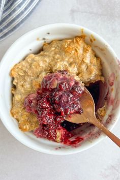 Enjoy a single serving berry crisp that's low sugar and perfect for a sweet breakfast. This on the go breakfast is delicious, easy, and yummy. Packed with high protein and high fiber, it's a healthy single serve berry crisp you are sure to love! Breakfast Crumble, On The Go Breakfast, Berry Crisp, Berry Breakfast, Single Serving, Sweet Breakfast, High Fiber, Single Serve, Low Sugar