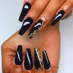 Black Nails Gold Design, Black And Gold Coffin Nail Ideas, Black And Gold Nails Coffin, Black And Gold Foil Nails, Black And Gold Acrylic Nails Coffin, Black Nails With Gold Design, Black And Gold Nail Ideas