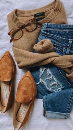 Casual Chique Stijl, Style Désinvolte Chic, Loafers Outfit, Style Casual Chic, Quoi Porter, Pullover Mode, Easy Outfit, Tan Sweater, Rock Chic