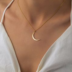 "Crescent Necklace available in Gold, Rose Gold and White Gold. The intricate detailing creates a mesmerizing and symbolic piece that is perfect for any jewelry collection. The 18k gold-filled material ensures durability and longevity. Make this piece your own and enjoy it for years to come. Handmade item Material: 925 Sterling Silver Ships from a small business in Turkey Adjustable length Style: Minimal Can be personalized Made to order H O W ∙ T O ∙ O R D E R * You can complete your purchase b Minimalist Gold Necklace, Minimal Gold Jewelry, Night Jewelry, Moon Star Necklace, Jewelry Valentines Day, Lunar Jewelry, Necklace Minimalist Jewelry, Moon Necklace Silver, Star Necklace Gold