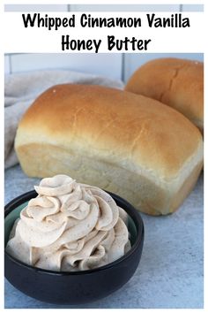 Whipped Cinnamon Vanilla Honey Butter - Love to be in the Kitchen Honey White Bread, Easy Honey Butter, Homemade Honey Butter, Butter Recipes Homemade, Flavored Butters, Honey Butter Recipe, Vanilla Honey, Cinnamon Honey Butter, Whipped Honey