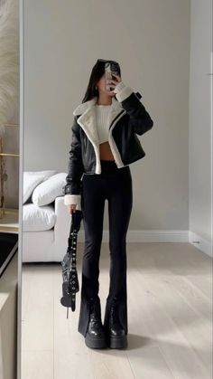 All Black Aesthetic Outfit Baddie, Winter Black Pants Outfit, Dark Aesthetic Outfits Winter, Winter Asthetics Outfit, Vampy Aesthetic Outfit, Dark Winter Aesthetic Outfits, Dark Old Money Outfits, Alt Fall Fashion, Winter Grunge Outfits Cold Weather