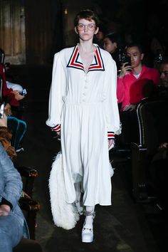 Gucci Spring 2019 Ready-to-Wear collection, runway looks, beauty, models, and reviews. Gucci Couture, Gucci Spring, Teen Dress, Moda Paris, Model Inspo, Gucci Fashion, White Fashion