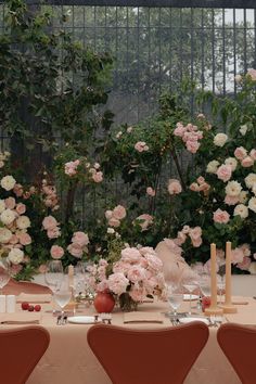 the table is set with pink and white flowers