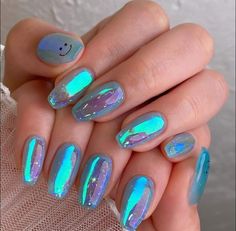 Manicura, uñas de gel en color azul y morado tornasol Aurora Glass Nails, Glass Gel Nails, Glass Manicures, Glass Nails Designs, Luxe Nails, Aura Nails, 2023 Nails, Glow Nails