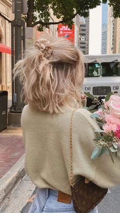 Short Blonde Hair Inspiration, Short Blonde Hair Brown Eyes, Summer Bob Hairstyles 2024, Blonde Bob Long, Half Long Haircut, Short Lived In Blonde Hair, Blond Bob Hair, Short Blonde Hair Bangs, Cute Short Blonde Hair