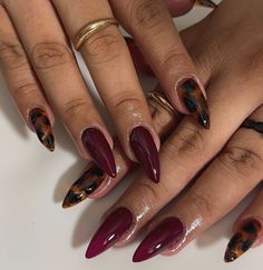 Nails Inspiration Burgundy, Burgundy Brown Nails, Burgundy Tip Nails, Nails For Fall Autumn, Nail Art Red Nails, Nail Polish Aesthetic, Fall Autumn Nails, Polish Aesthetic, Nail Art Gel Nails