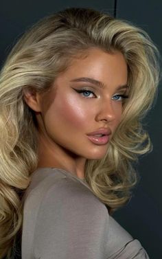 Natural Prom Makeup, Blonde Ambition, Models Makeup, Blue Eye Makeup, Hair Inspo Color, Prom Makeup, Blonde Beauty