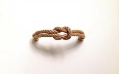 a knot is attached to the end of a rope on a white surface with no background