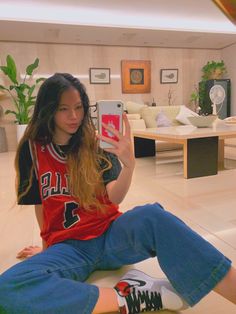 Outfits With Nba Jerseys, Basketball Tshirt Outfit Women, Basketball T Shirt Outfit, Cute Basketball Jersey Outfit, Jersey Outfit Spirit Week, Nba Shirt Outfit Women, Casual Jersey Outfit, Basketball Shirt Outfit Women, Jersey Tank Top Outfit