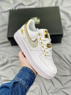 Drip Shoes, Girly Sneakers, Future Sneakers, Louis Vuitton Travel, Custom Air Force 1, Baskets Nike, Air Jordan Sneakers, Cute Nikes