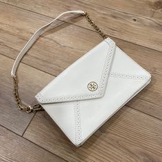 Tory Burch Off White/Gold Wallet Purse Gold Wallet, Tory Burch Bags, Tory Burch Bag, Mini Bags, Purse Wallet, Mini Bag, Tory Burch, Bag Lady, White Gold