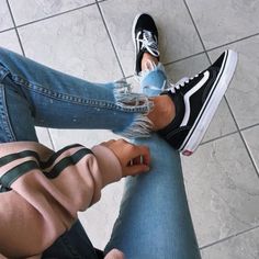 Diy Vetement, Streetwear Mode, Black Vans, Adidas Outfit, Vans Black, Vans Sneakers, Sneakers Outfit, Gigi Hadid, Fashion Killa