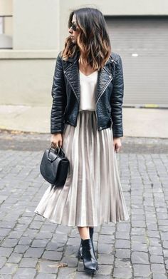 Silver Pleated Skirt, Casual Leather Jacket Outfit, White Tops Outfit, Midi Outfits, Rok Outfit, Skirt Diy, Fashionable Work Outfit, Casual Skirt Outfits, Trendy Skirts