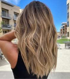 Natural Blonde Balayage On Light Brown Hair, Partial Highlights Short Hair, Buttery Caramel Hair, Lived In Blonde Balayage On Brown Hair, Warm Tone Blonde Balayage, Honey Blonde Balayage On Dark Hair, Natural Beach Hair, Highlights Vs Balayage, Honey Balayage On Dark Hair