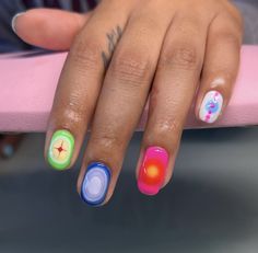 Short Trippy Nails, Trippy Aesthetic Nails, Acrylic Nails Trippy, Funky Nail Ideas, Hippie Nails Boho, Easy Trippy Nail Art, Short Psychadelic Nails, Nails Funky