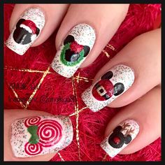 Christmas Minnie Nails, Mickey And Minnie Christmas Nails, Mickey Mouse Christmas Nails Design, Christmas Nails Mickey Mouse, Simple Christmas Disney Nails, Minnie Christmas Nails, Christmas Mickey Mouse Nails, Disney Holiday Nails Christmas, Christmas Disney Nails Acrylic