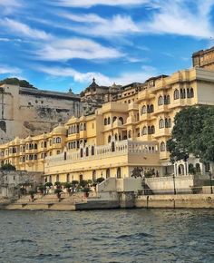 Udaipur,India Lake Pichola Udaipur, Lake Pichola Udaipur Photography, City Palace Udaipur Photography, Rajasthan Aesthetic, Jodhpur Travel, Indian Asthetics, Crazy Buildings, Jaipur Tourism