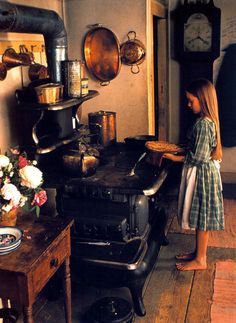 Hobbit Lifestyle, Homey Kitchen, Portrait Studies, Tudor Kitchen, Brown Books, Tasha Tudor