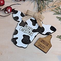 Personalized Cow and Bull with Ear Tags Christmas Ornament - Designodeal Cow Print Christmas Tree Ideas, Tag Christmas Ornaments, Country Christmas Ornaments, Cow Ornaments, White Elephant Gifts Exchange, Christmas Cow, Family Ornaments, Black Board, Ear Tag