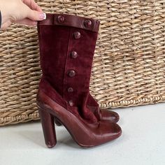 Marc Jacobs Women's Oxblood Suede Leather High Ankle Boots Maroon Size 40 Condition: Very Good Used Condition Square Toe High Ankle, Size Zipper Suede With Leather Victorian Style Buttons Up The Side Made In Italy Your Item Will Be Shipped Immediately, Within 2 Business Days, And A Tracking Number Will Be Provided For Your Convenience. My Commitment To Fast Shipping Ensures That You'll Receive Your Item Quickly. Don't Hesitate To Ask Any Questions You May Have Regarding The Item's Condition. I'm Burgundy Ankle-high Winter Boots, Burgundy Ankle-high Heeled Boots For Winter, Burgundy Suede Ankle Boots, Brown Ankle-high Martin Boots With Reinforced Heel, Red Leather Ankle-high Heeled Boots, Marc Jacobs Shoes, High Ankle Boots, Victorian Fashion, Suede Leather