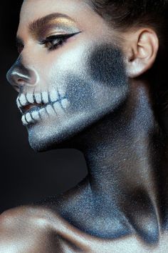 Halloween Makeup 2023: 21 Spooky and Creative Ideas - thepinkgoose.com Zombie Woman, Demon Design, Holiday Horror, Halloween Makeup Witch, Creative Halloween Makeup, Female Body Paintings, Person Portrait, Scary Skull