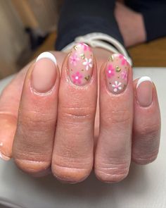 Nail Designs Tulips, Nail Tulip Design, Tulip Nail Art Designs, Tulips Nail Art, Tulip Manicure, Tulip Nails, Pink Power, Gold Chrome, Nail Art Inspiration