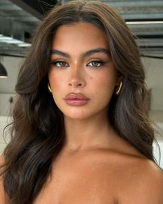 Clean Makeup Aesthetic, It Girl Makeup, Bronze Makeup Look, Brown Girls Makeup, Bronze Makeup, Chic Makeup, Formal Makeup, Fall Makeup Looks, Makeup Idea