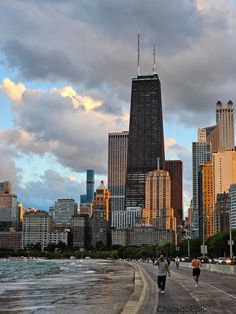 Gretchen Core, Beautiful Cityscapes, Chicago Life, Chicago Cityscape, Chicago Aesthetic, Chicago Summer, Pretty Views, Chi Town, Lake Shore Drive