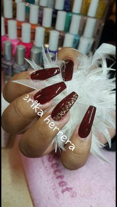 Burgundy and gold Wedding Nails Burgundy And Gold, Burgundy Black And Gold Nails, Burgundy And Tan Nails, Maroon And Rose Gold Nails, Maroon Nail Ideas Burgundy, Gold And Maroon Nails, Burgundy Nails With Gold Glitter, Burgundy And Gold Nails Acrylic, Gold And Burgundy Nails