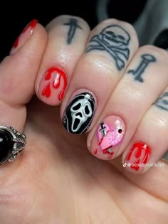 Halloween Manicure Ideas Short, Spooky Manicure Short, Scary Nails Short, Squoval Halloween Nails, Spooky Manicure, Random Nails, White Short Nails, Black Halloween Nails