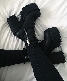 Goth Shoes, Gothic Shoes, Dr Shoes, Basket Style, Fashion Shoes Heels, Cute Shoes Heels, Girly Shoes, Aesthetic Shoes, Swag Shoes