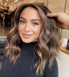 Going Blonde To Brown Hair, Sophia Vergara Hair Color, Mid Length Hair Thick Hair, Rambut Brunette, Hair Change, Brown Hair Inspo, Brunette Balayage, Brunette Hair With Highlights, Holiday Hair