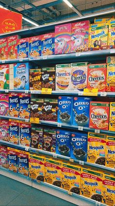 the shelves are filled with cereals and cereal bars for sale in a grocery store