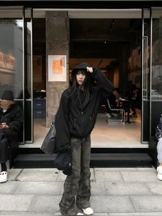 Grunge Sporty Outfits, Black Korean Outfit, Winter Outfits Y2k, Acubi Club, Chinese Douyin, Y2k Acubi, Simple Streetwear, Acubi Fashion