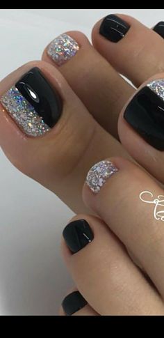 Black Silver Pedicure, Silver Toenails Glitter, Pedicure Ideas With Glitter, Pedicure For Black Tie Event, Fancy Pedicure Toenails, Homecoming Toenails, Sparkly Black Toenails, Short Classy Nails Natural, Black Toe Designs