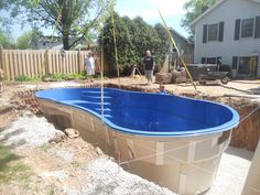 Spools Ideas Pool, Inground Pools On A Budget, Rustic Pool Ideas, Diy Pool Ideas Homemade, Spa Pool Design, Rustic Swimming Pool, Fiberglass Pool Ideas, Cheap Inground Pool, Mini Pool Ideas