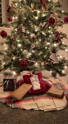 Christmas, Christmas tree, Christmas gifts, Christmas aesthetic, Christmas time, Xmas, Xmas tree, wonderland, Christmas wrapping, Christmas pajamas, Santa, Santa Claus, friendsmas, friendmas Lots Of Presents Under The Tree, Christmas Present Aesthetic, Red Aesthetic Christmas, Underconsumption Core