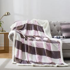 PRICES MAY VARY. 【Reversible Soft & Warm】: Both sides of the Fleece top and Sherpa reverse are soft and warm, so it's a comfortable bed blanket for snuggling up when you have a sleep. If you want to be relaxed on your sofa/beds feeling warm on those freezing days and nights, there is no doubt that this Sherpa blanket is your best choice. 【Eye-catching Checkered Bed Throws】：Here come staggered grids in beige, white and brown, then match with soft plush flannel fabric. Fashionable but elegant, cla Living Room Furnishings, Throw Blanket Size, Blanket For Couch, Twin Blanket, Bedding Essentials, Warm Blanket, Nap Blanket, Sofa Blanket, Autumn Style