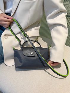 Because the previous shoulder straps don't like it.There is an adjustable shoulder strap at the back It's really convenient to wear it cross-body and free your hands haha~ 2024 Clothes, Adjustable Bag, Leather Ring, Ring Bag