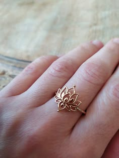 Lotus Gold Ring, Lotus Ring Gold, Pretty Jewellery Rings, Lotus Flower Jewelry, Stylish Jewelry Accessories, Silver Indian Jewelry, Lotus Flower Ring, Hand Jewelry Rings, Unique Gold Rings