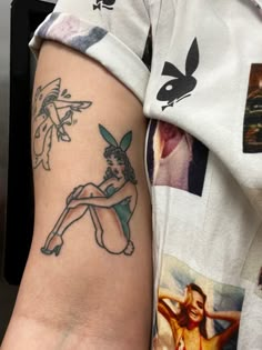 Pinup Woman Tattoo, Pin Up Tattoos Traditional, Pinup Tattoo Stencil, Western Pinup Tattoo, Play Boy Tattoo, Playboy Bunny Tattoo Design, Pinup Tattoos For Women, Vintage Pinup Tattoo