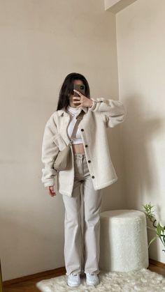 Beige Fleece Jacket Outfit, Teddy Fleece Jacket Outfit, Taiwan Fits, Beige Jacket Outfit, Ootd Beige, Teddy Jacket Outfit, Fleece Jacket Outfit, Beige Jacket, Beige Pants