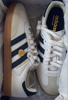 #adidas #blue #white #cuteshoes #essentialwardrobeshoes #everydayshoes Char Board, Sepatu Platform, Looks Adidas, Digital Wardrobe, Summer Aesthetics, Shoe Wishlist, Hype Shoes, Shoe Inspiration