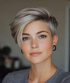 easy short hair Long Pixie With Undercut, Pixy Cut, Pixie Cut Short, Thick Hair Cuts, Long Pixie Cuts, Short Hair Pixie Cuts, Short Hair Trends